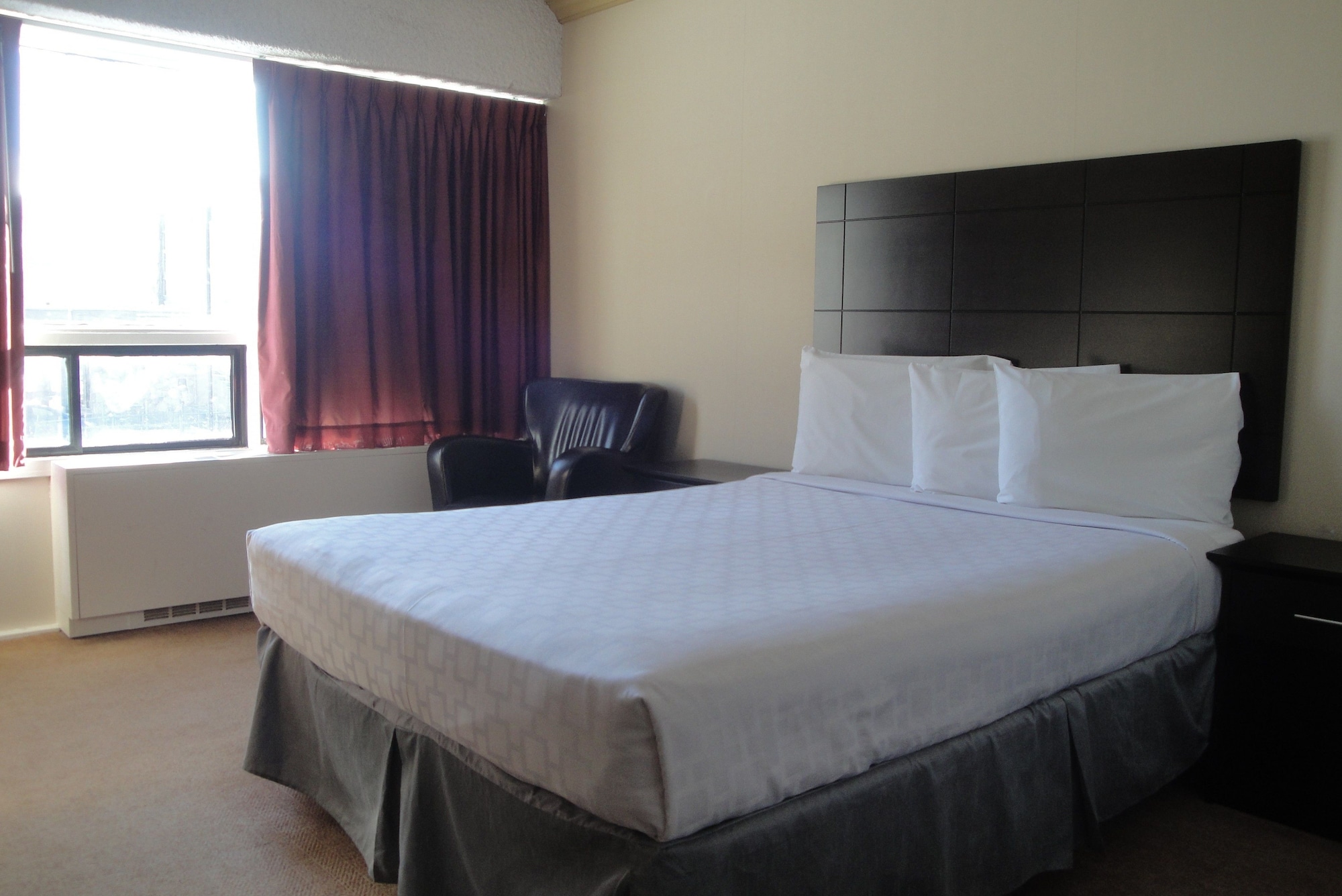 غرفة بسرير كينج، Travelodge by Wyndham Trois-Rivieres 4/10