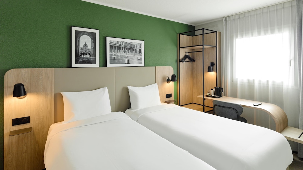 Standard, 9 Beds