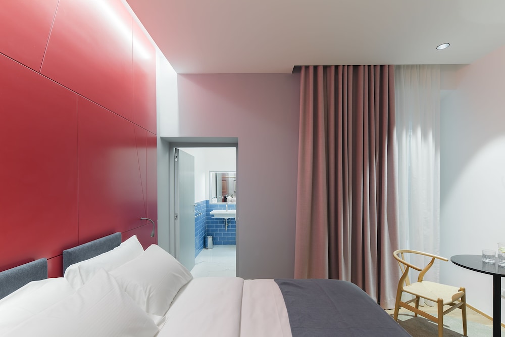 The Radical Hotel 10/47
