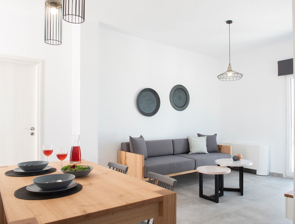Valery Suites 35/54