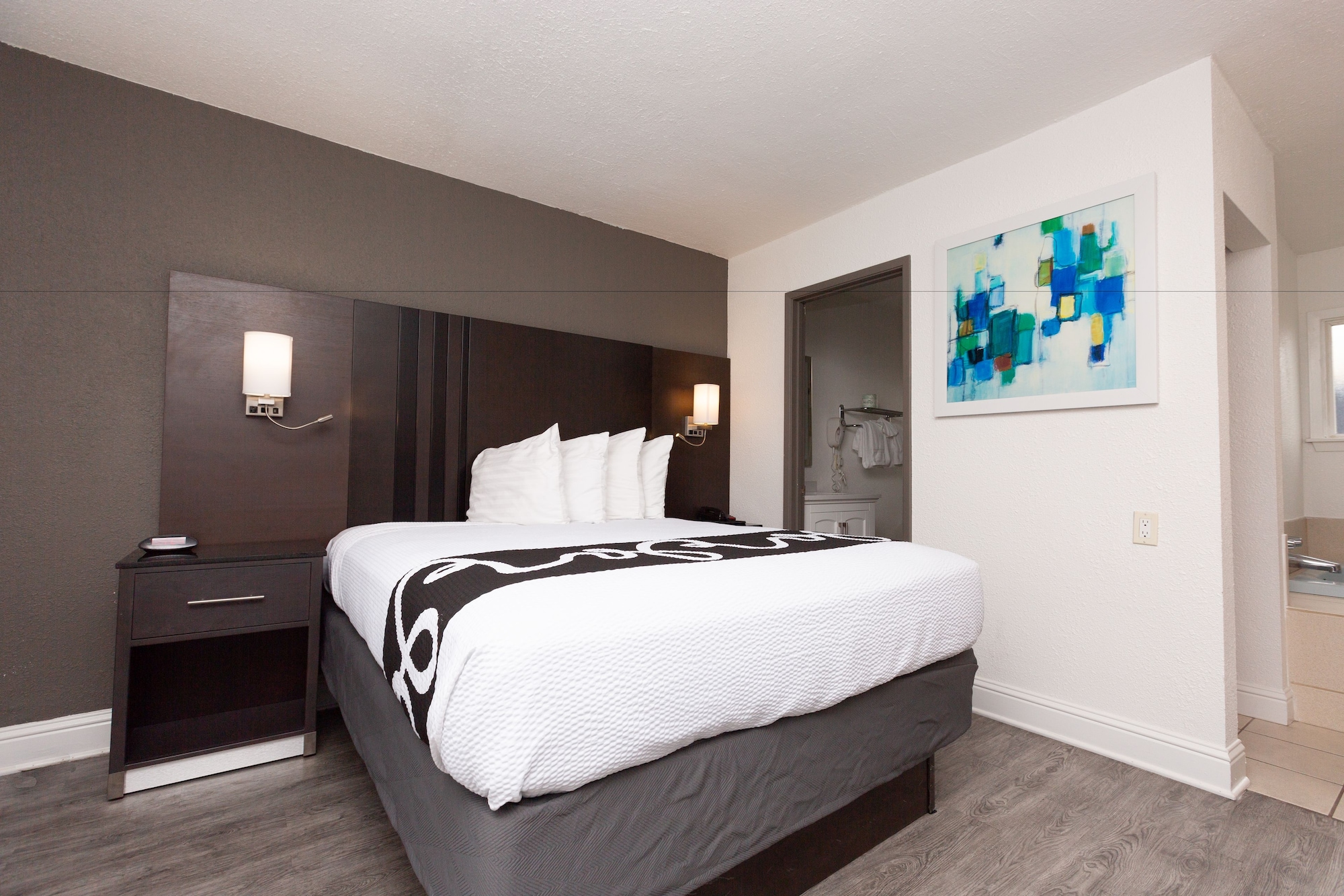 Standard, Queen Bed, Accessible