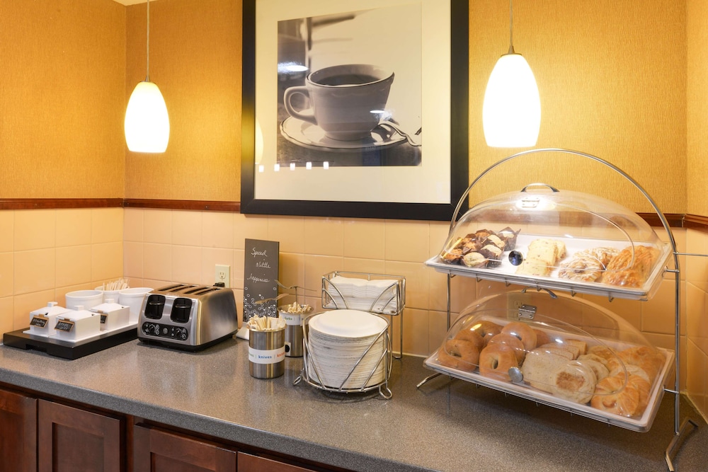 Hampton Inn & Suites St. Louis-Edwardsville 52/69