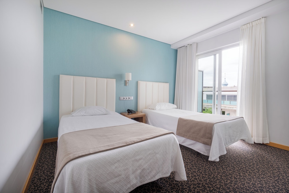 City, Twin Beds