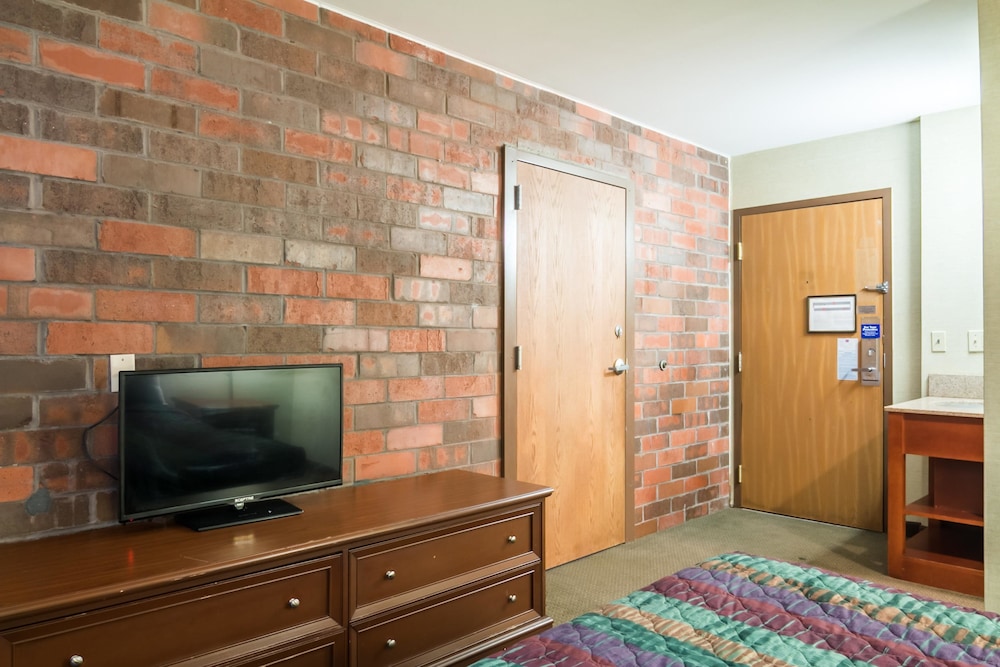 Motel6 Madison, WI - East 8/55