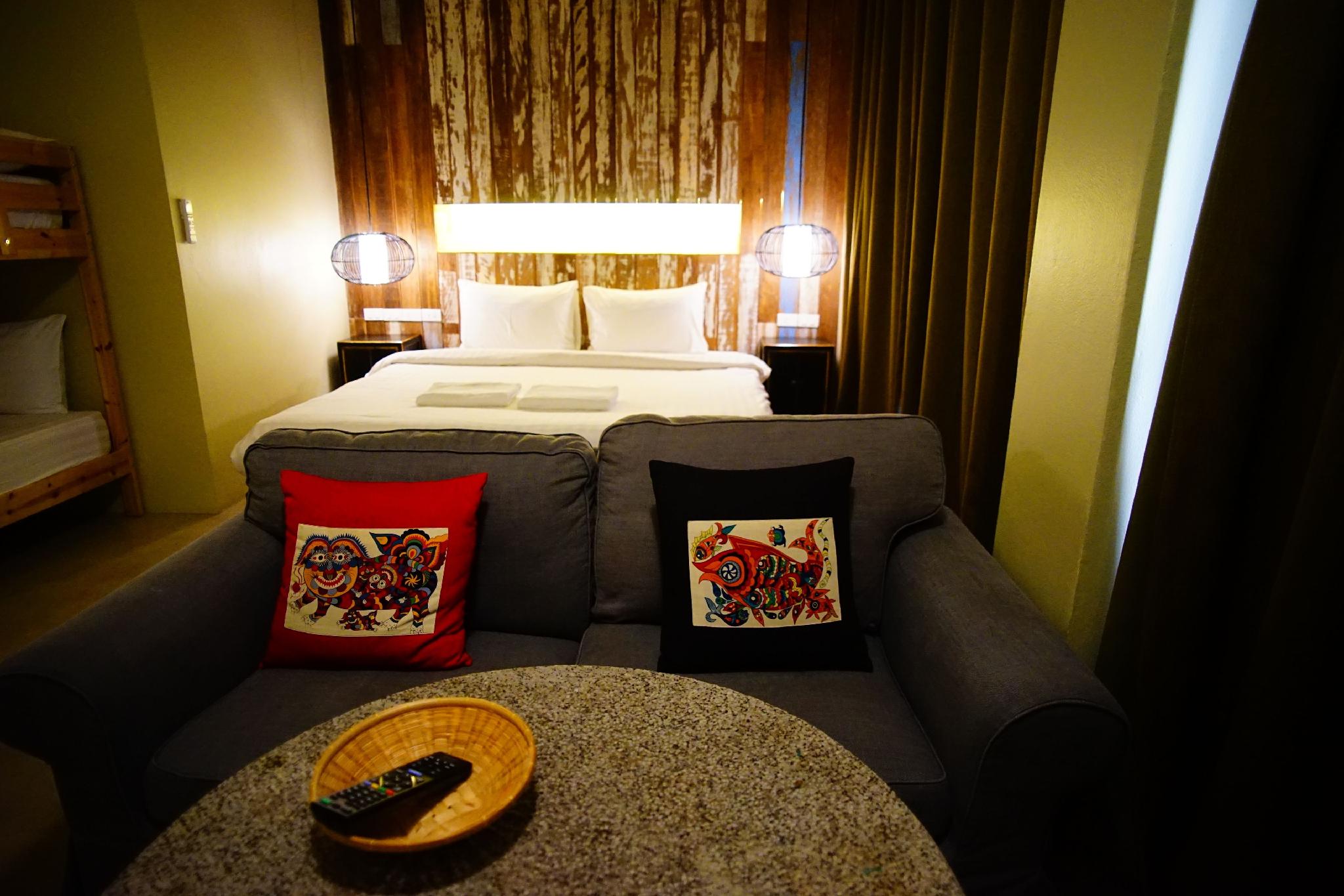 Family, Bunk Bed, Queen Bed, Street View