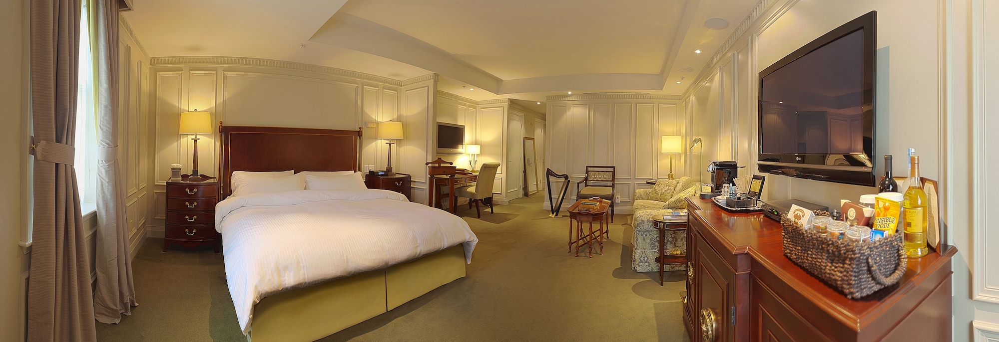 JUNIOR SUITE, KING BED, SOFA