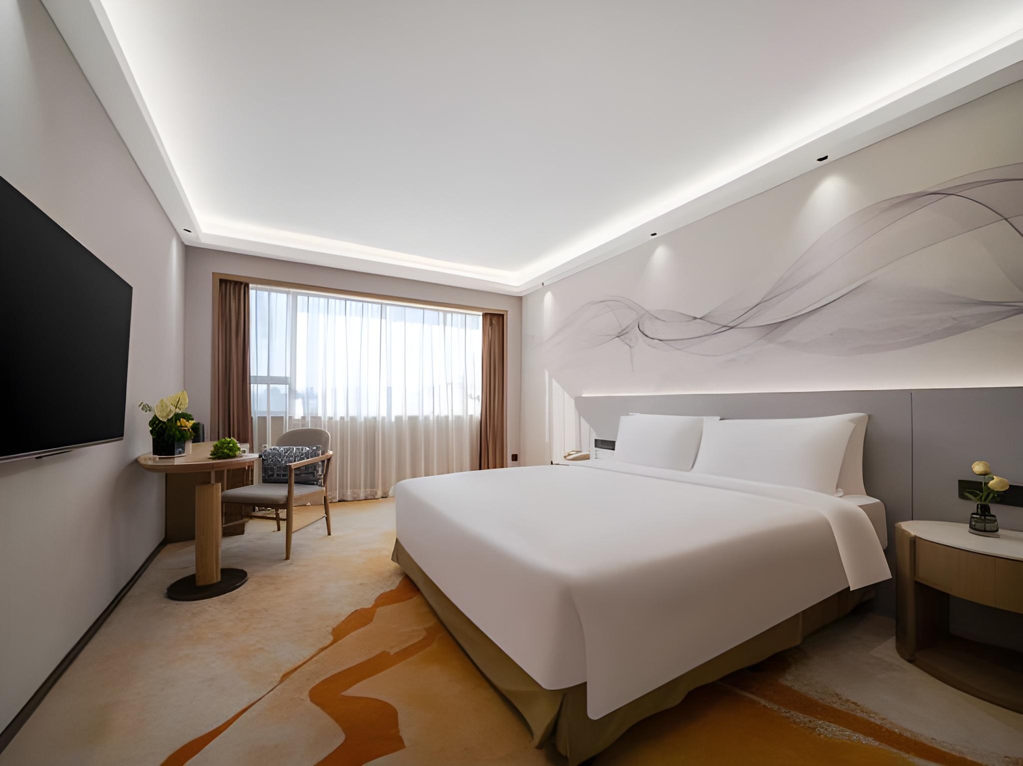 Elegant, Queen Bed
