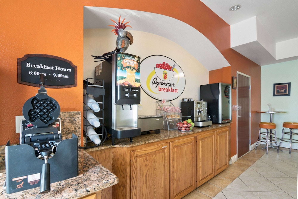 Super 8 By Wyndham Austin/Airport South 10/49