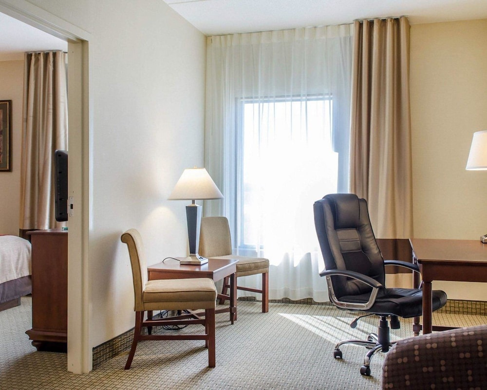 Comfort Inn and Suites York, PA 39/44