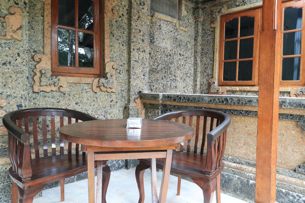 Yuliati House 32/50
