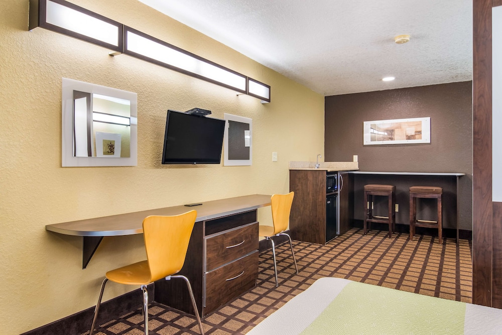 Motel6 Canton GA 48/52