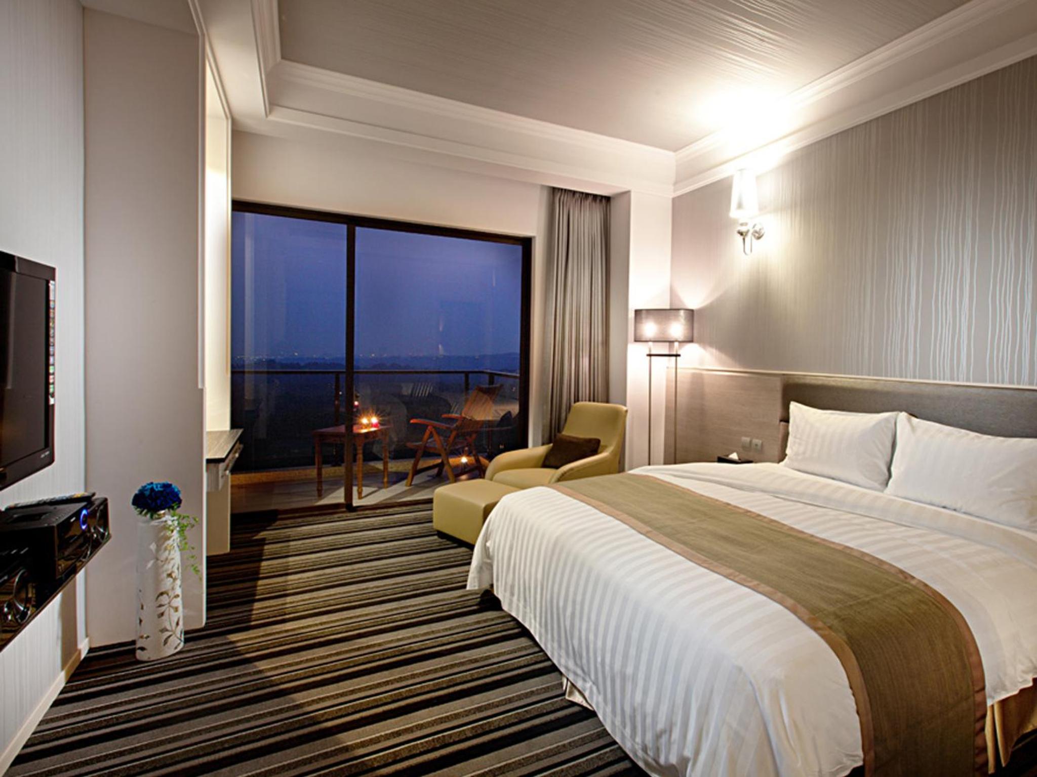 Room, Double Bed, Mountain View
