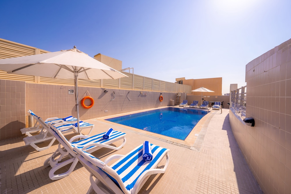 swimming pool spa