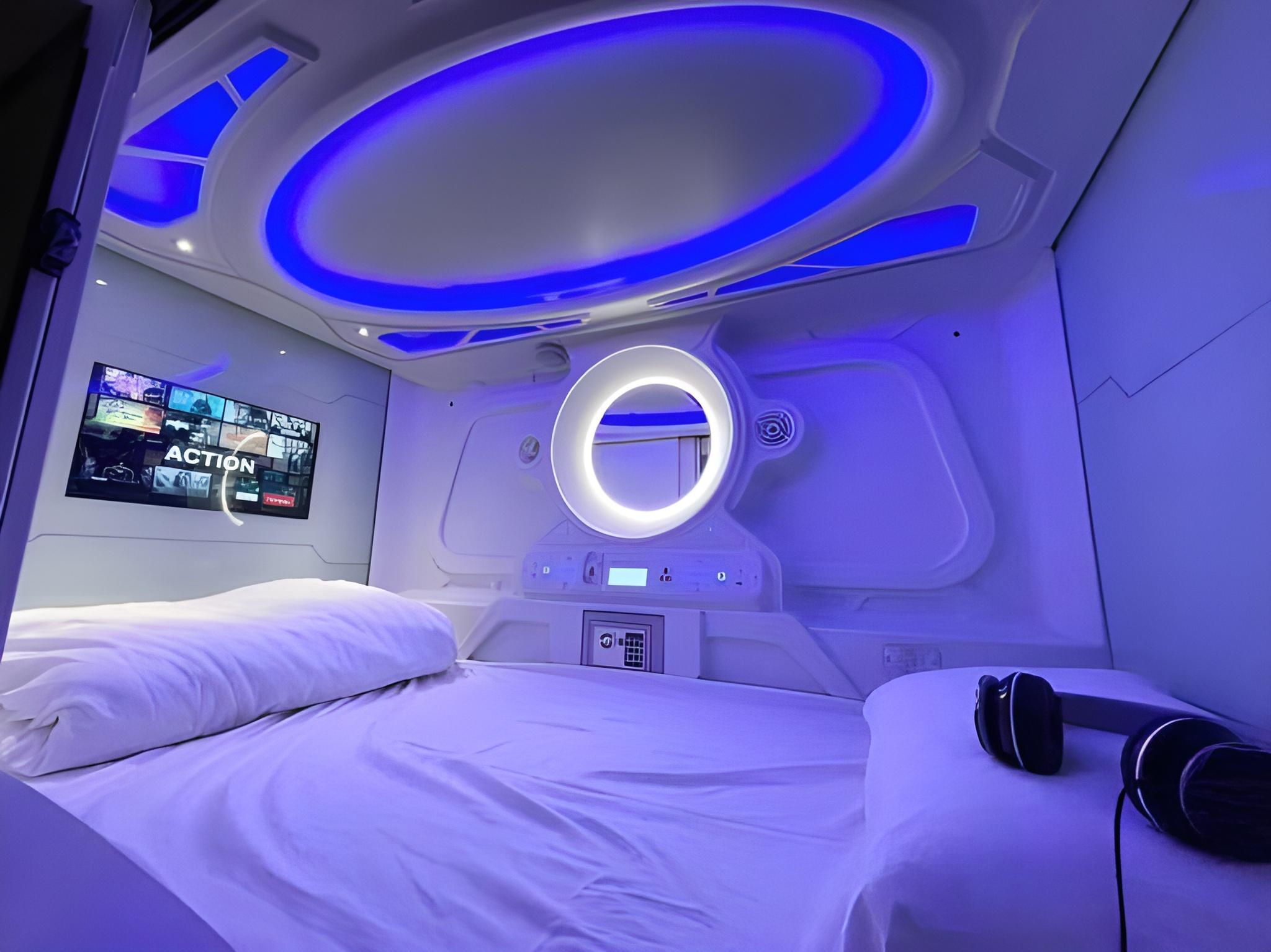 Space Capsule, Shared Bathroom