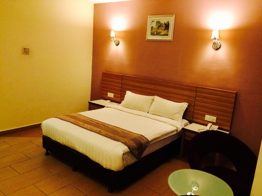 Grand Court Hotel 34/56