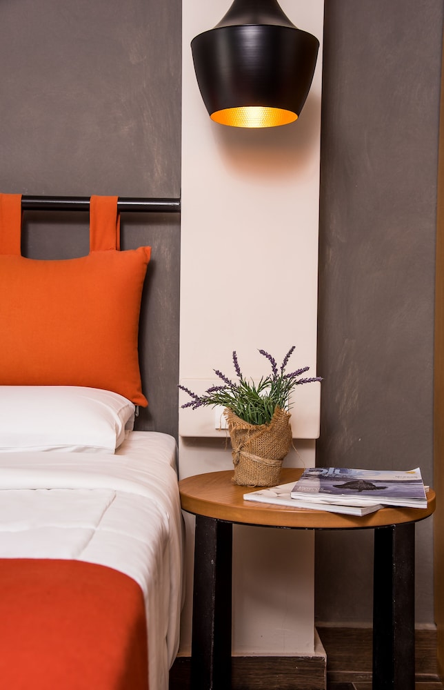 Elia Bettolo Hotel 7/69