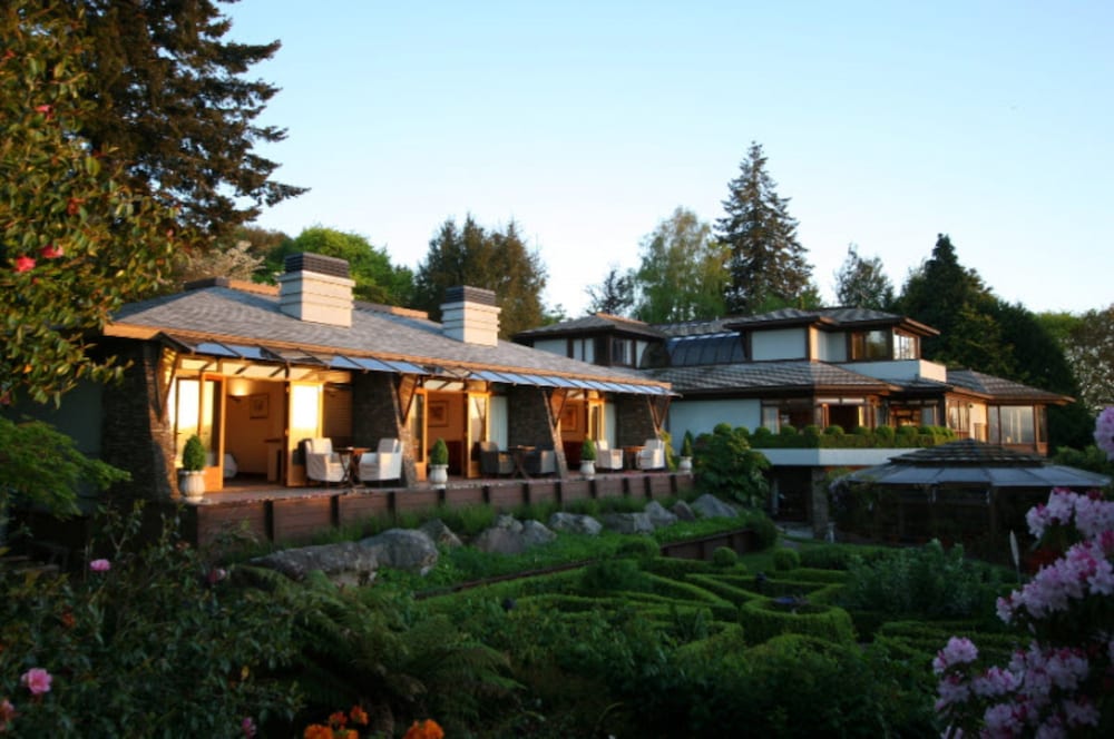 LAKE TAUPO LODGE 1/34