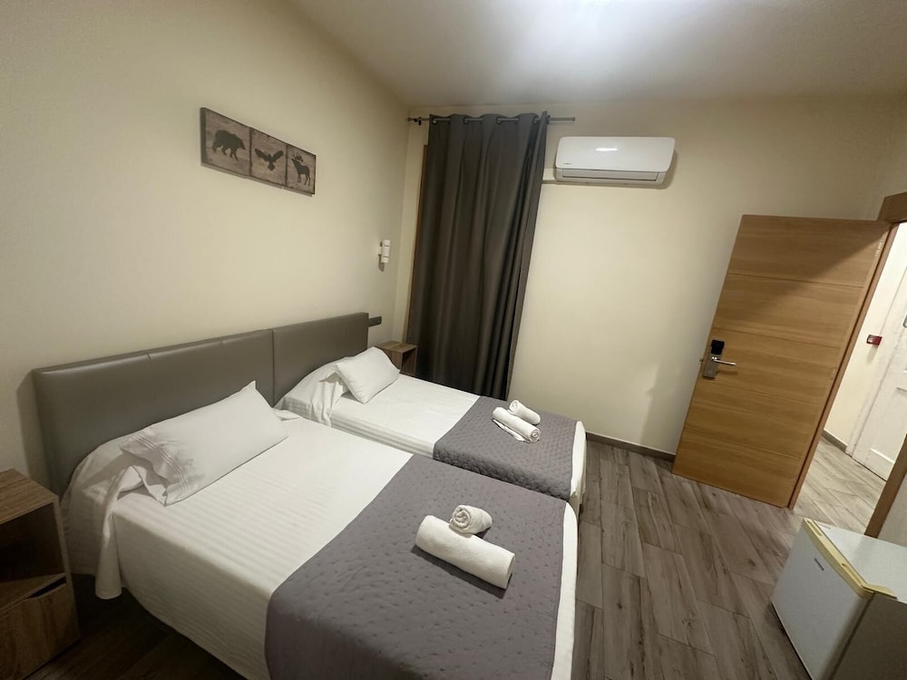 Hostal Balmes Centro 12/50