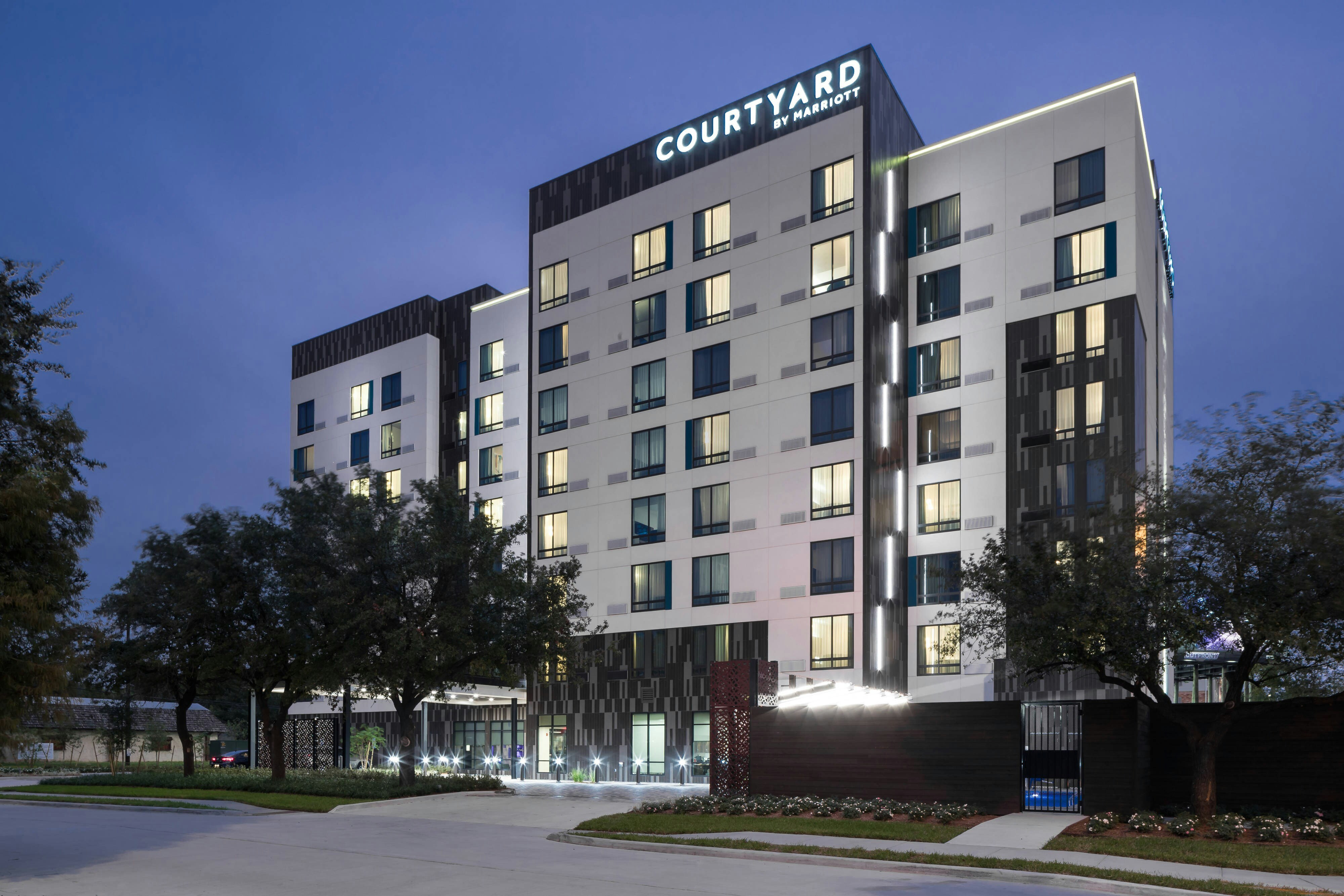 Courtyard Houston Heights I 10 3/22