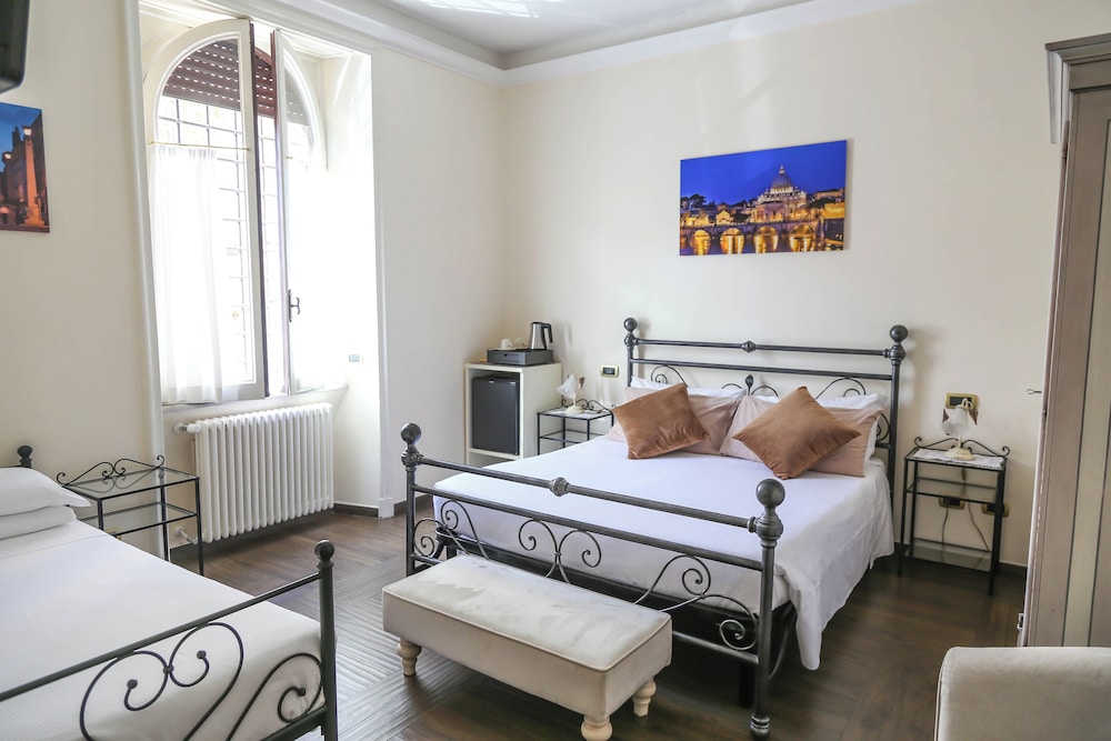 DELUXE, DOUBLE BED