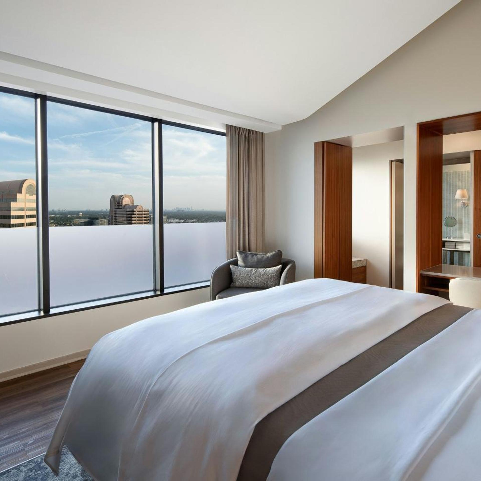 Sky, Guest Room, King Bed, Club Floor, Top Floor