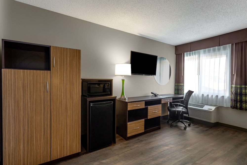 Super 8 By Wyndham South Holland 28/31