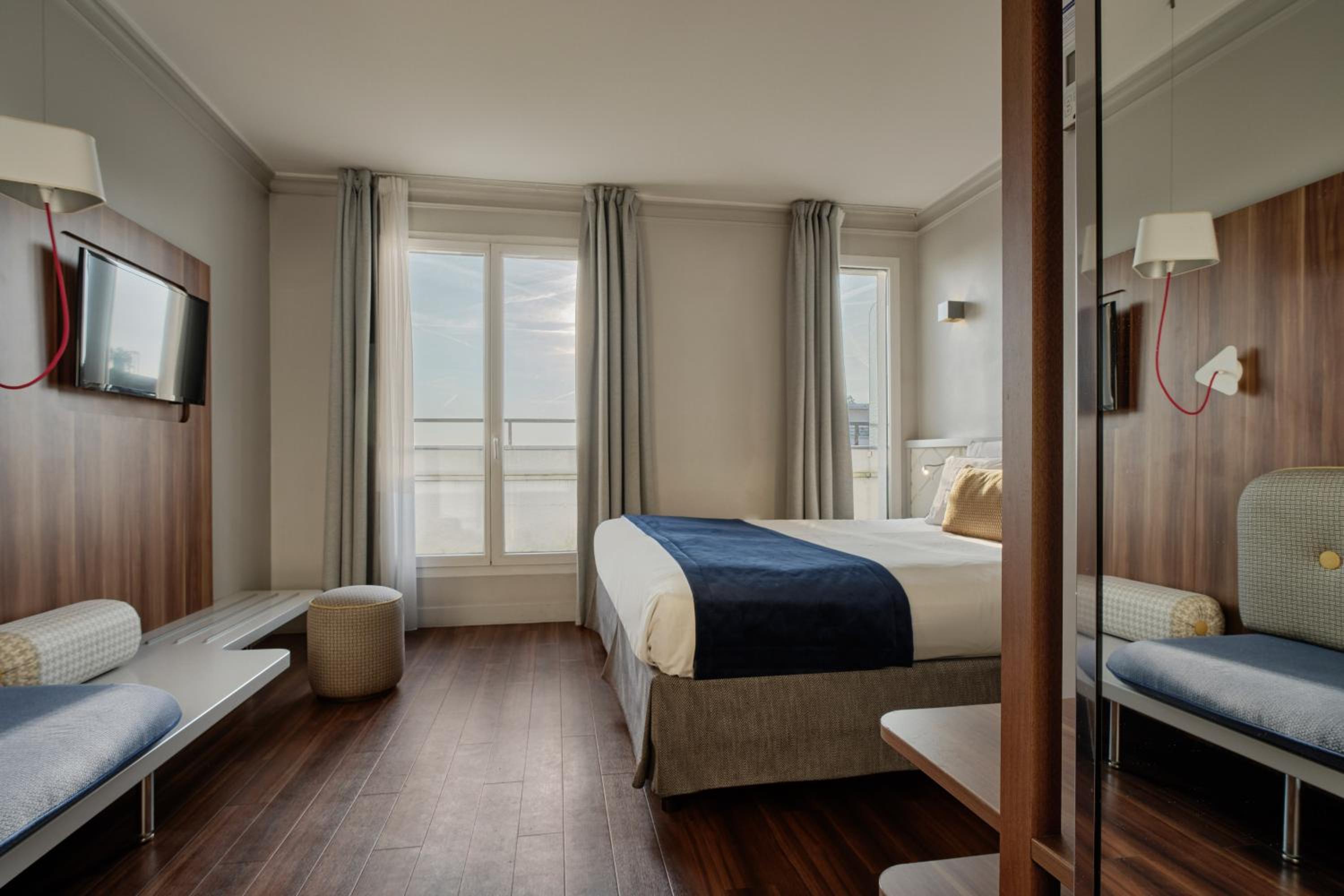 Room, Double Bed, Eiffel View