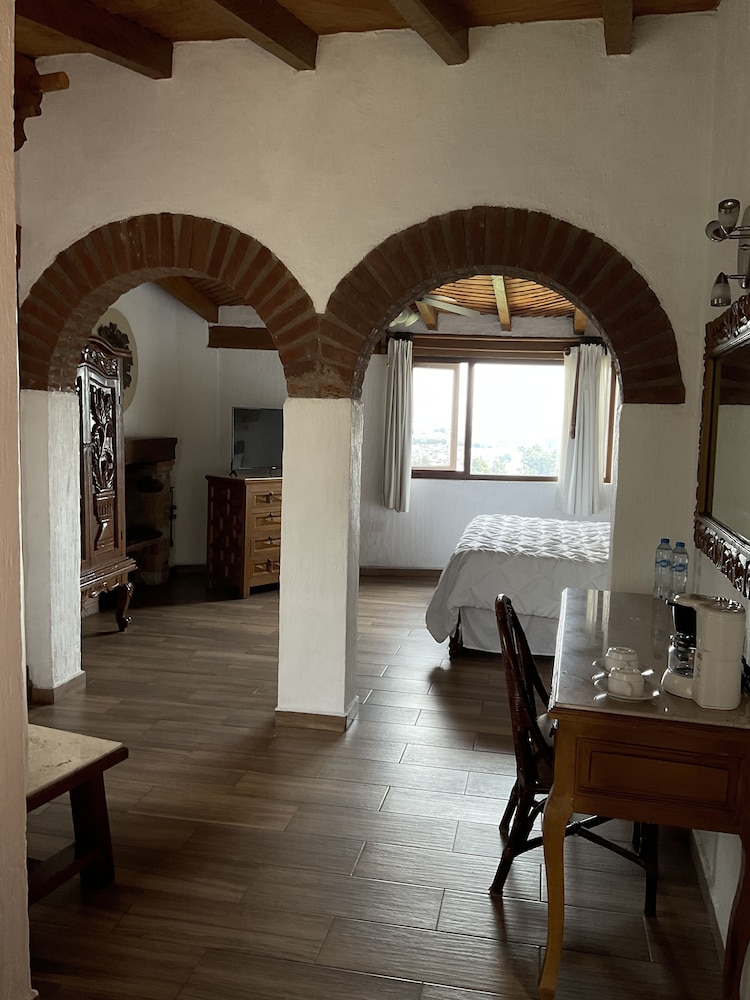 Villa San Jose Hotel And Suites 5/50