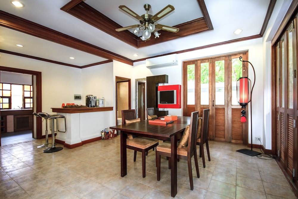 Pao Jin Poon Beach Front Villa 10/56