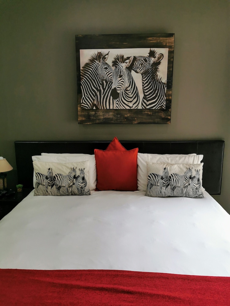 Aerotropolis Guest Lodge 24/50
