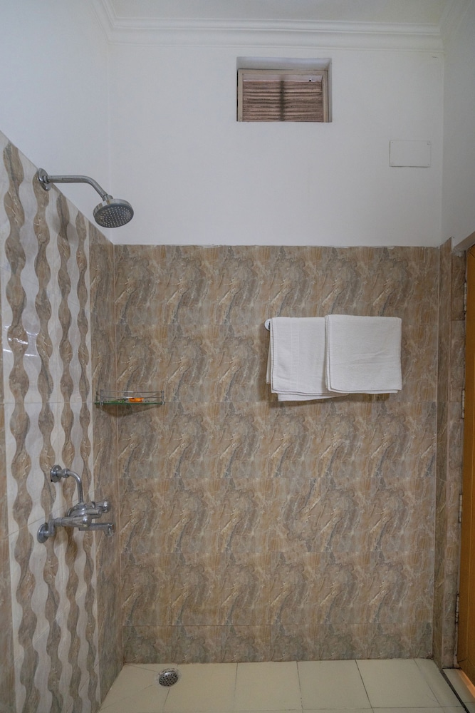 Tara Guest House 48/68