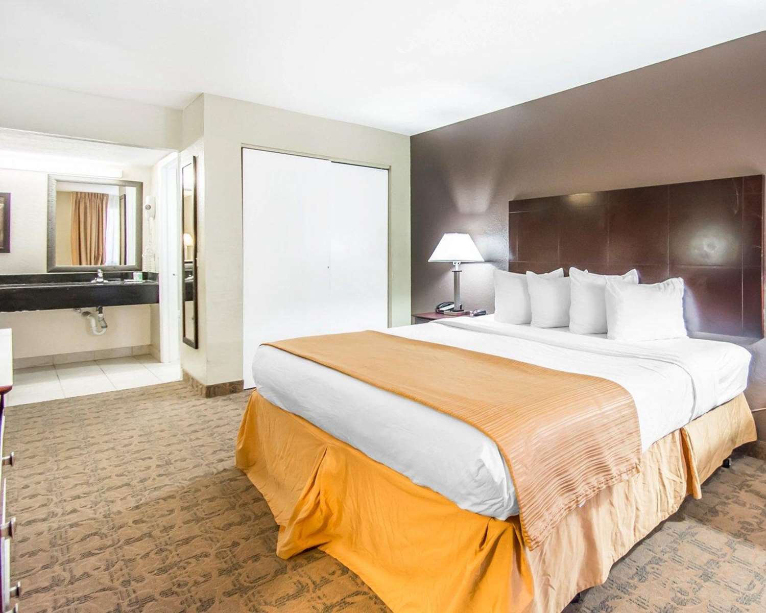 Upgrade, Efficiency, King Bed