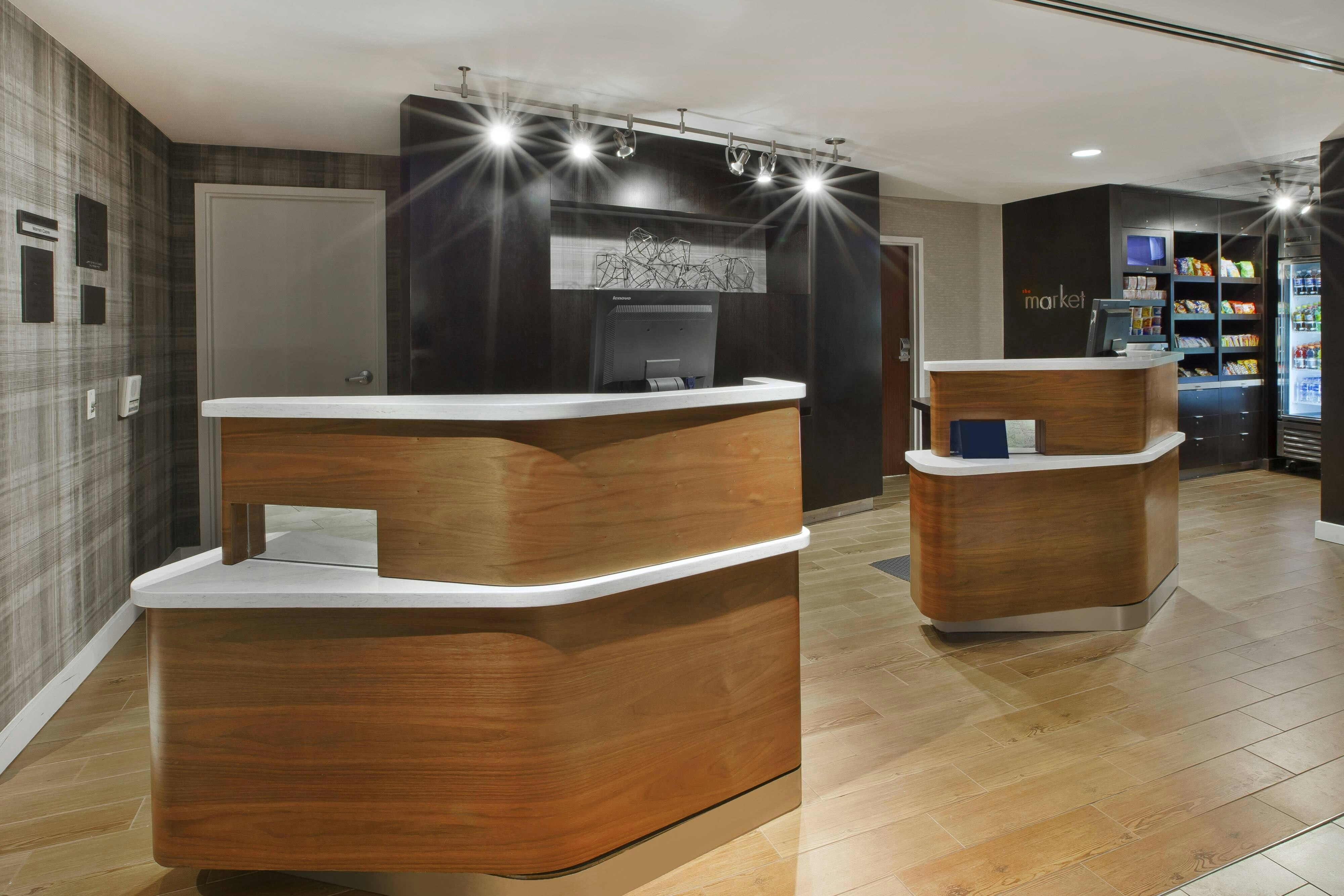 Lobby at Courtyard Somerset by Marriott, SOMERSET - NJ
