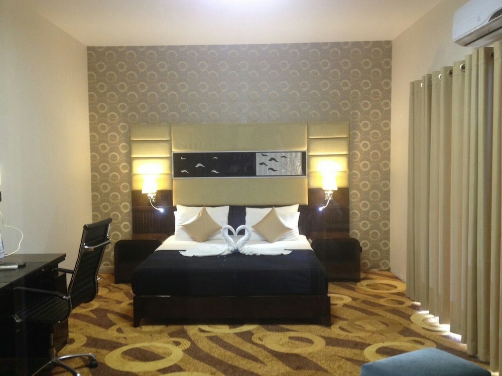 Heritage Hotel 7/50