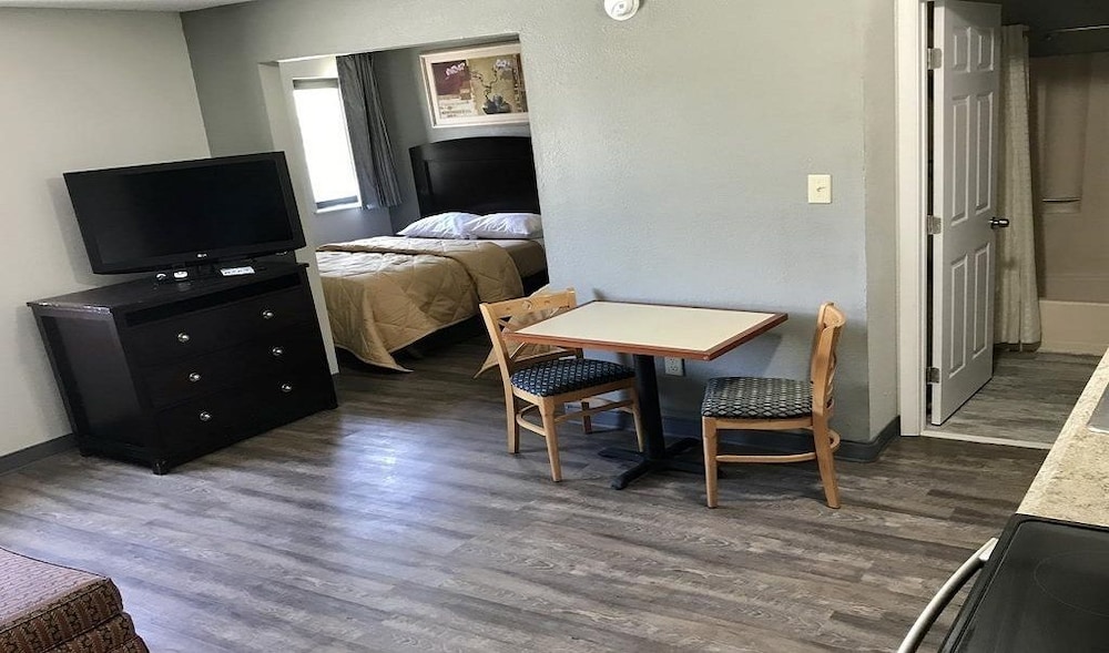 Palace Inn & Suites - Newport News/Jefferson Ave 9/13
