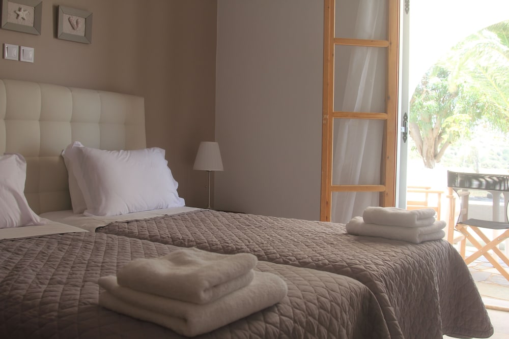 JUNIOR SUITE, STUDIO, DOUBLE OR TWIN BED, SEA VIEW