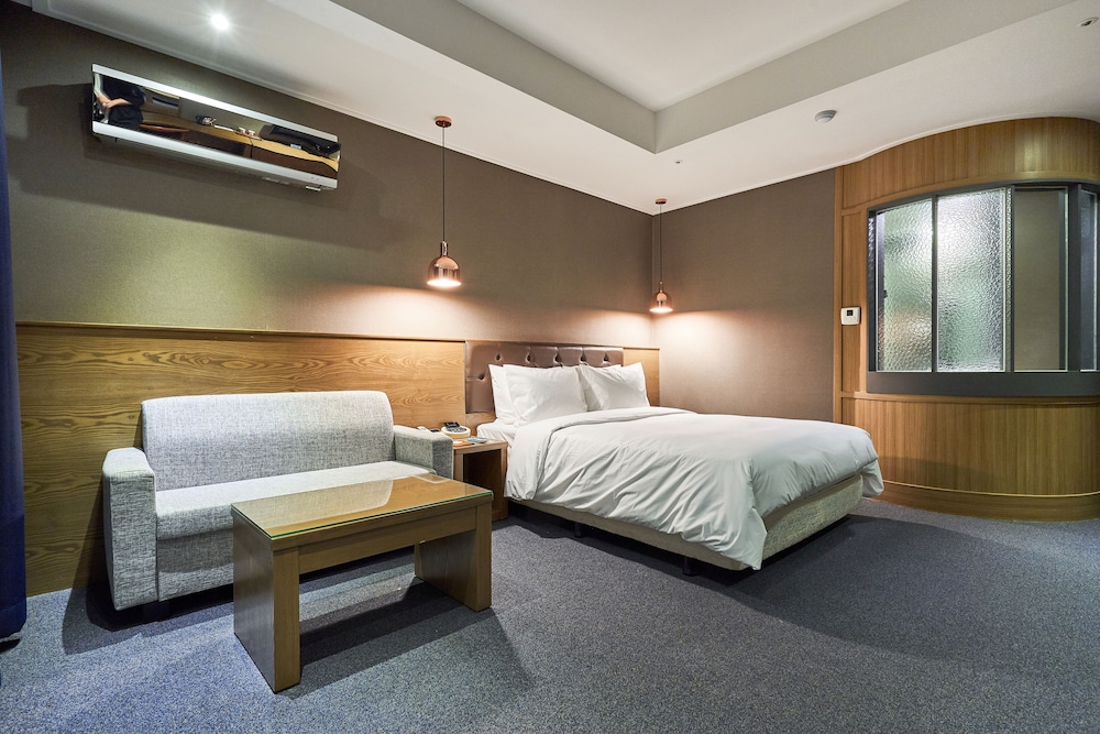 The Koryo Hotel 38/58