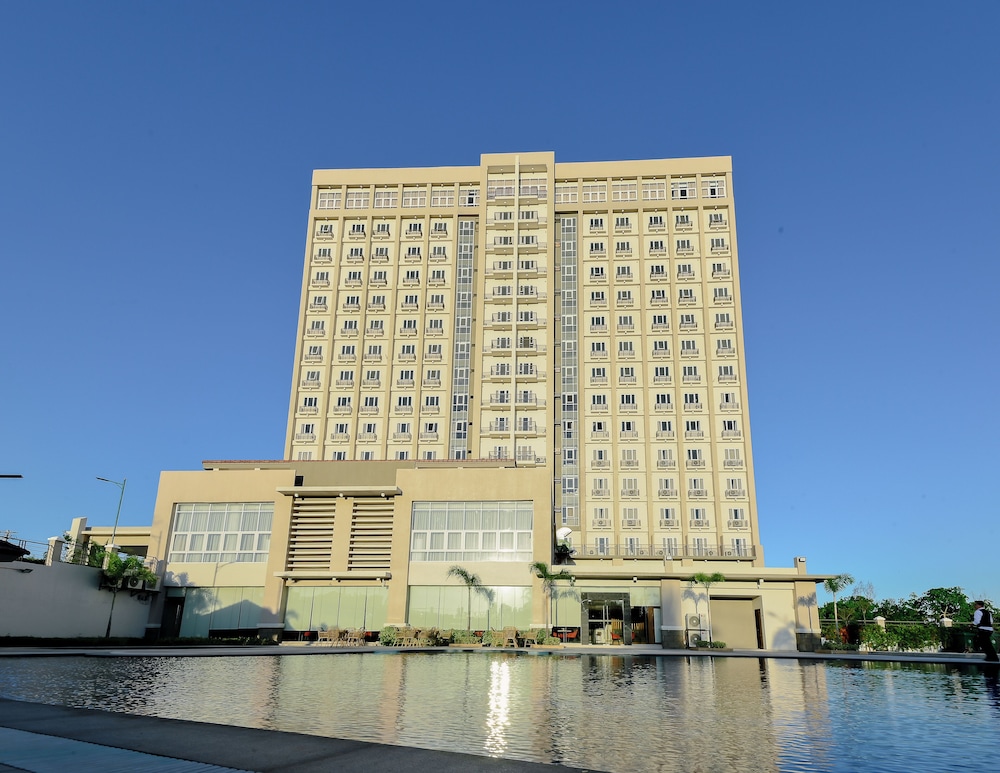 Sotogrande Hotel and Convention Center Batangas 2/38