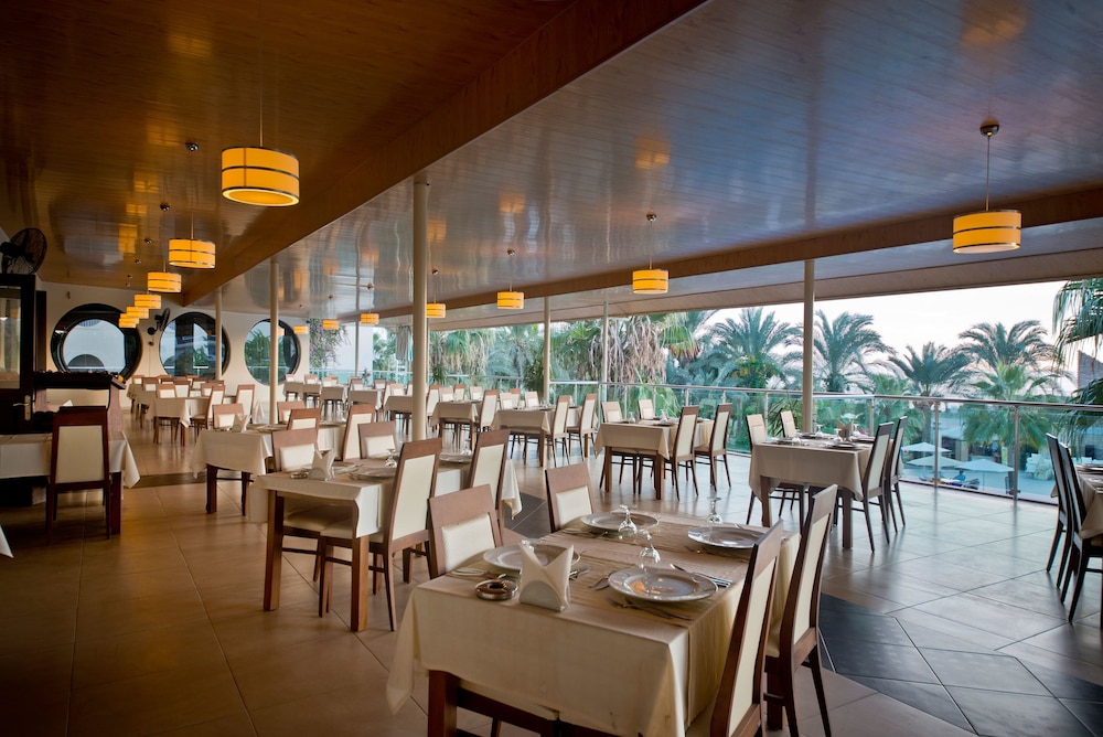 MC Beach Resort Hotel 40/53