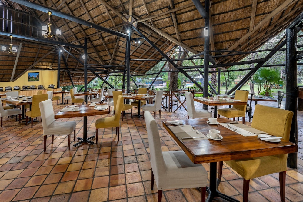 Protea Hotel by Marriott Lusaka Safari Lodge 29/50