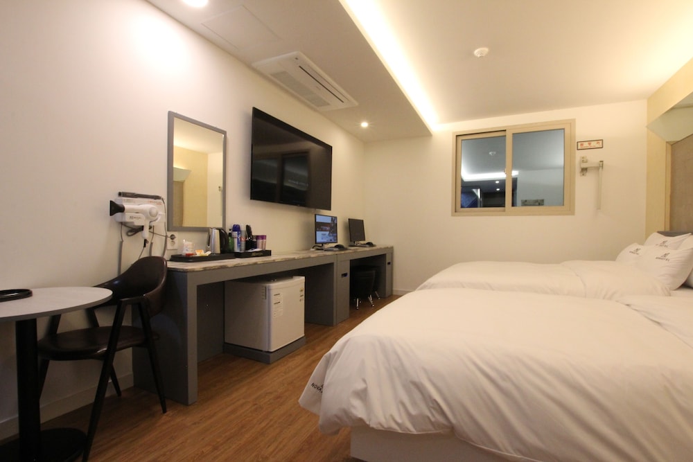 Nova Hotel 4/32