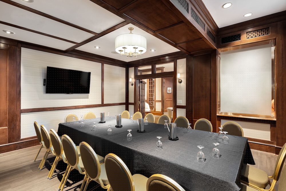The Berkeley Richmond, Outset Collection by Hilton 52/65