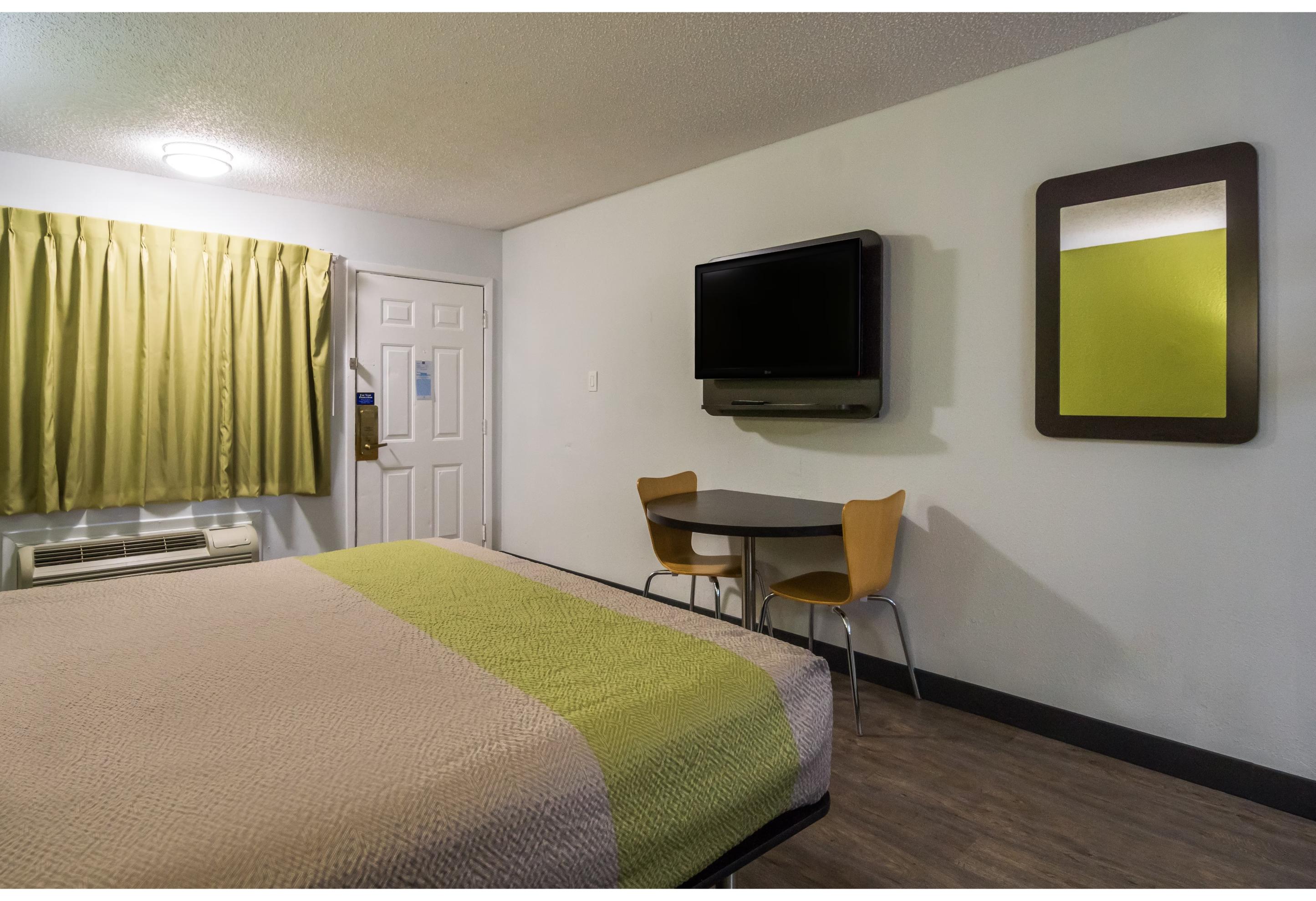 غرفة بسرير كينج للمدخنين، Motel6 Irving, TX - Loop 12 7/10