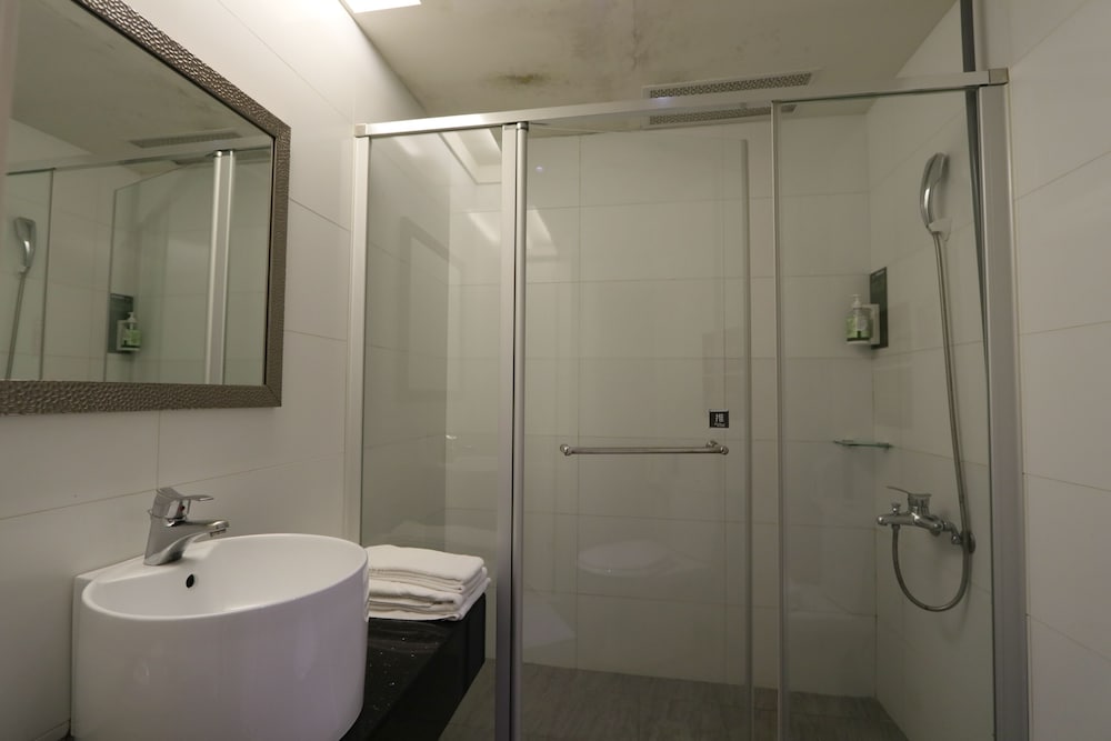 YPJ HOTEL 67/70
