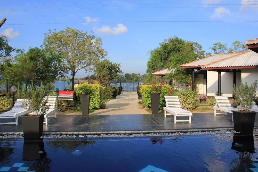 Flower Garden Lake Resort 22/50