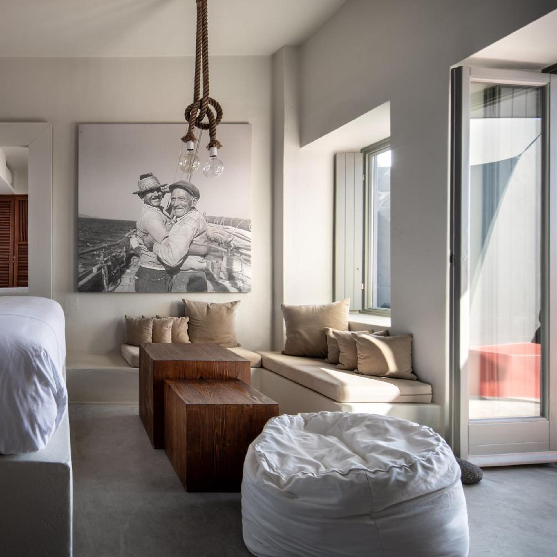 Deluxe, Suite, Caldera View, Outdoor Jetted Tub، West East Suites - Adults Only 10/10