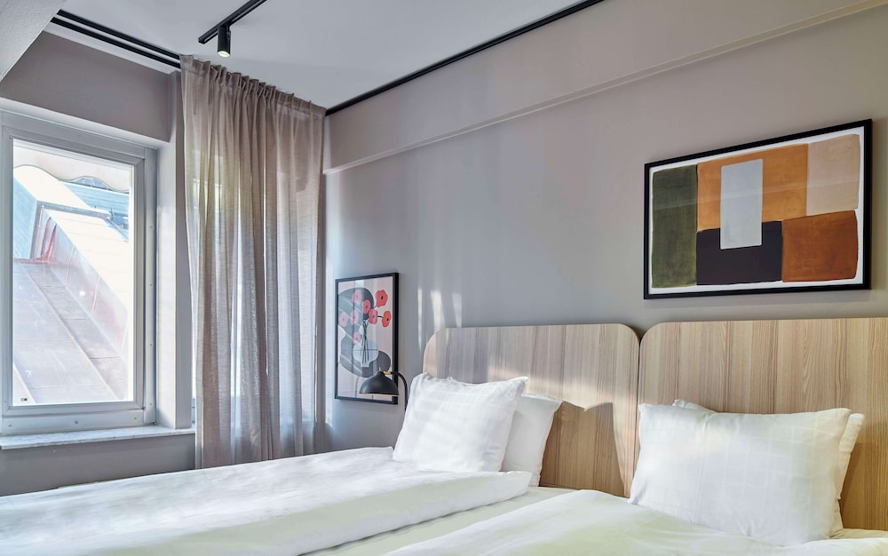 STANDARD, TWIN BEDS, SAUNA