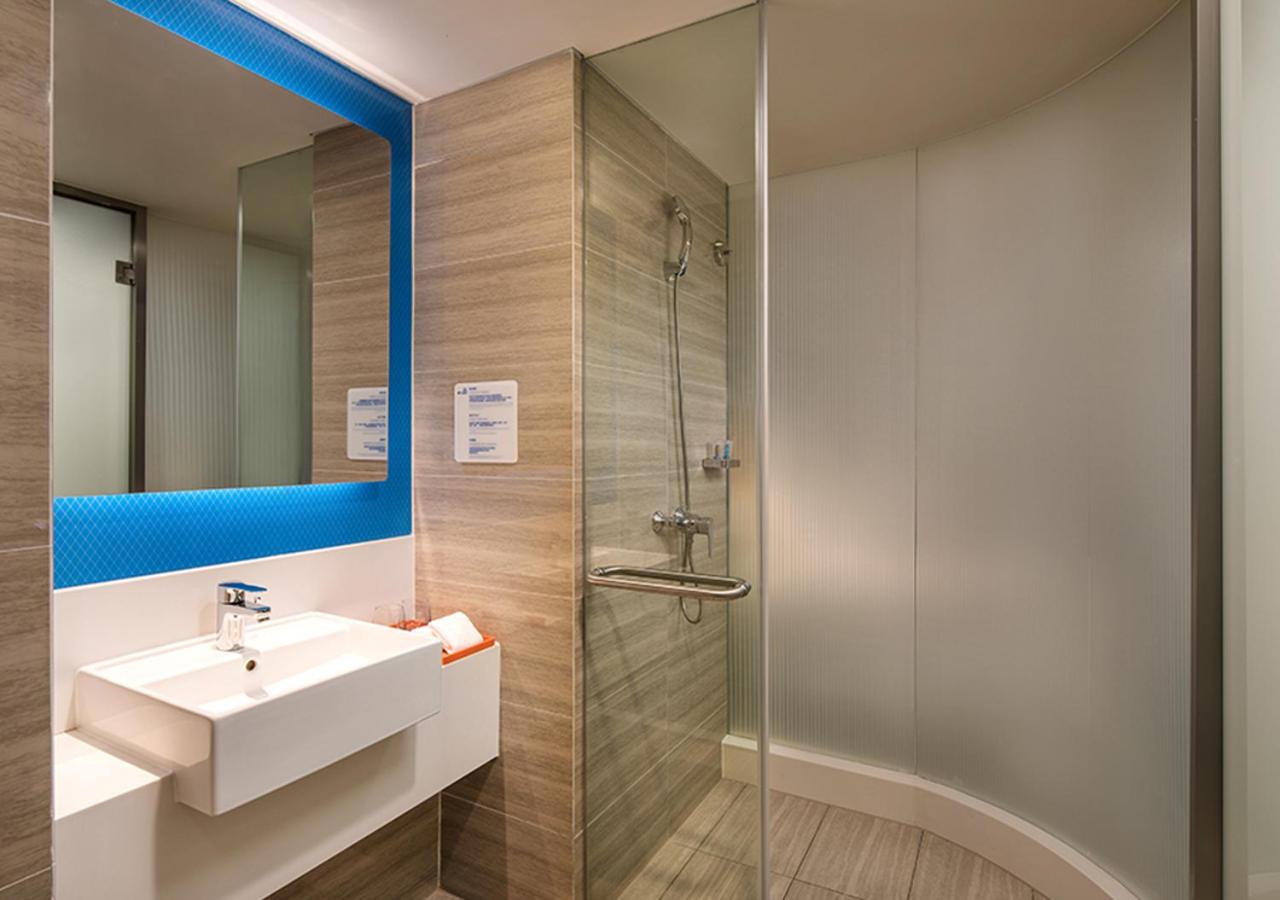 غرفة قياسية بسرير كينج وسرير كوين، HOLIDAY INN WUXI TAIHU NEW CITY 4/4
