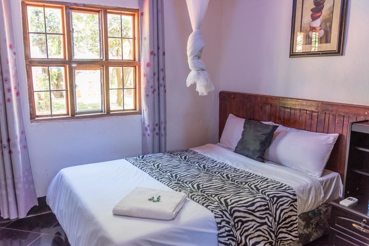 DELUXE, DOUBLE BED, GARDEN VIEW
