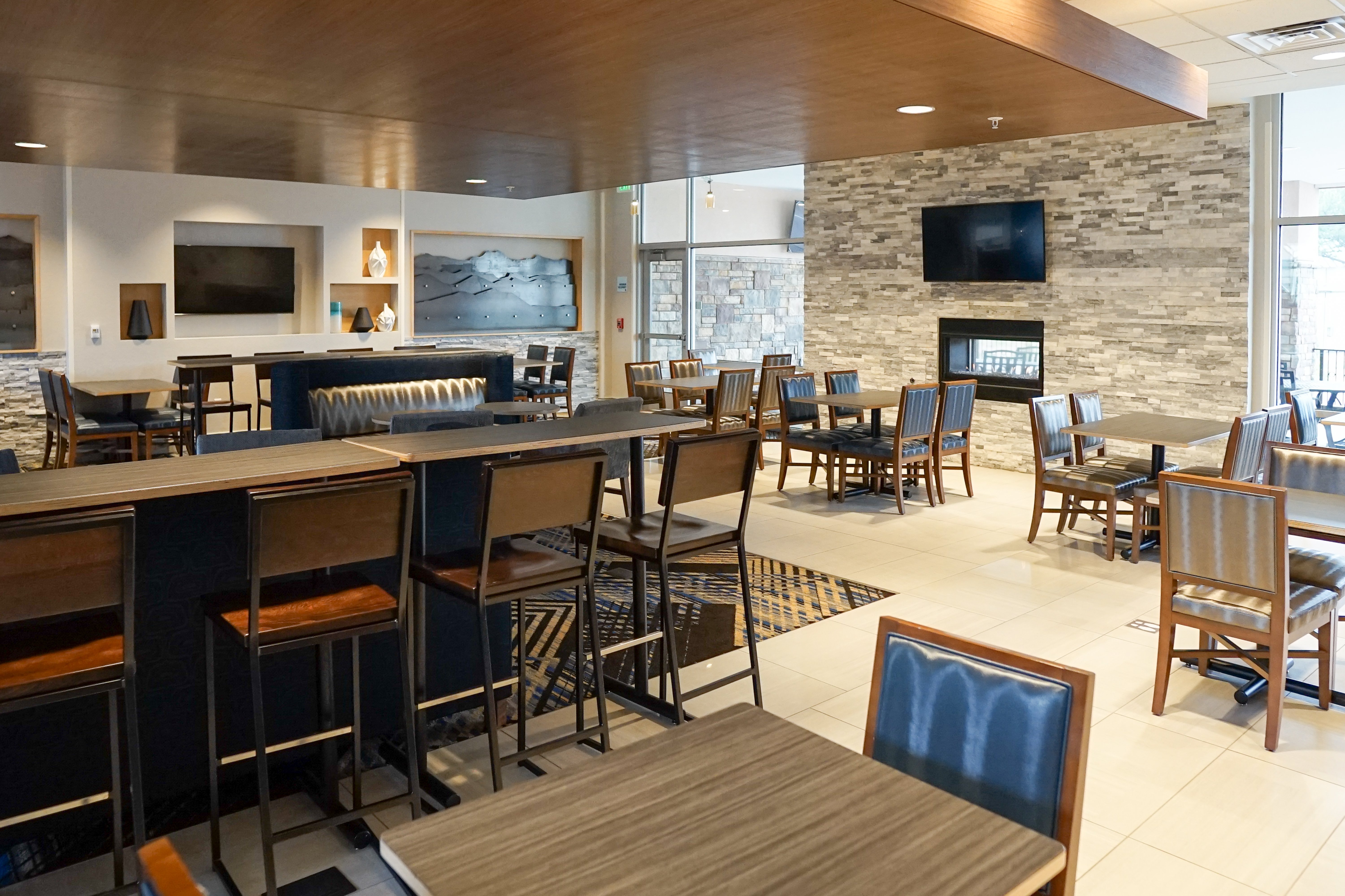 Holiday Inn Express Suites Denver Aurora Medical Campus 46/62